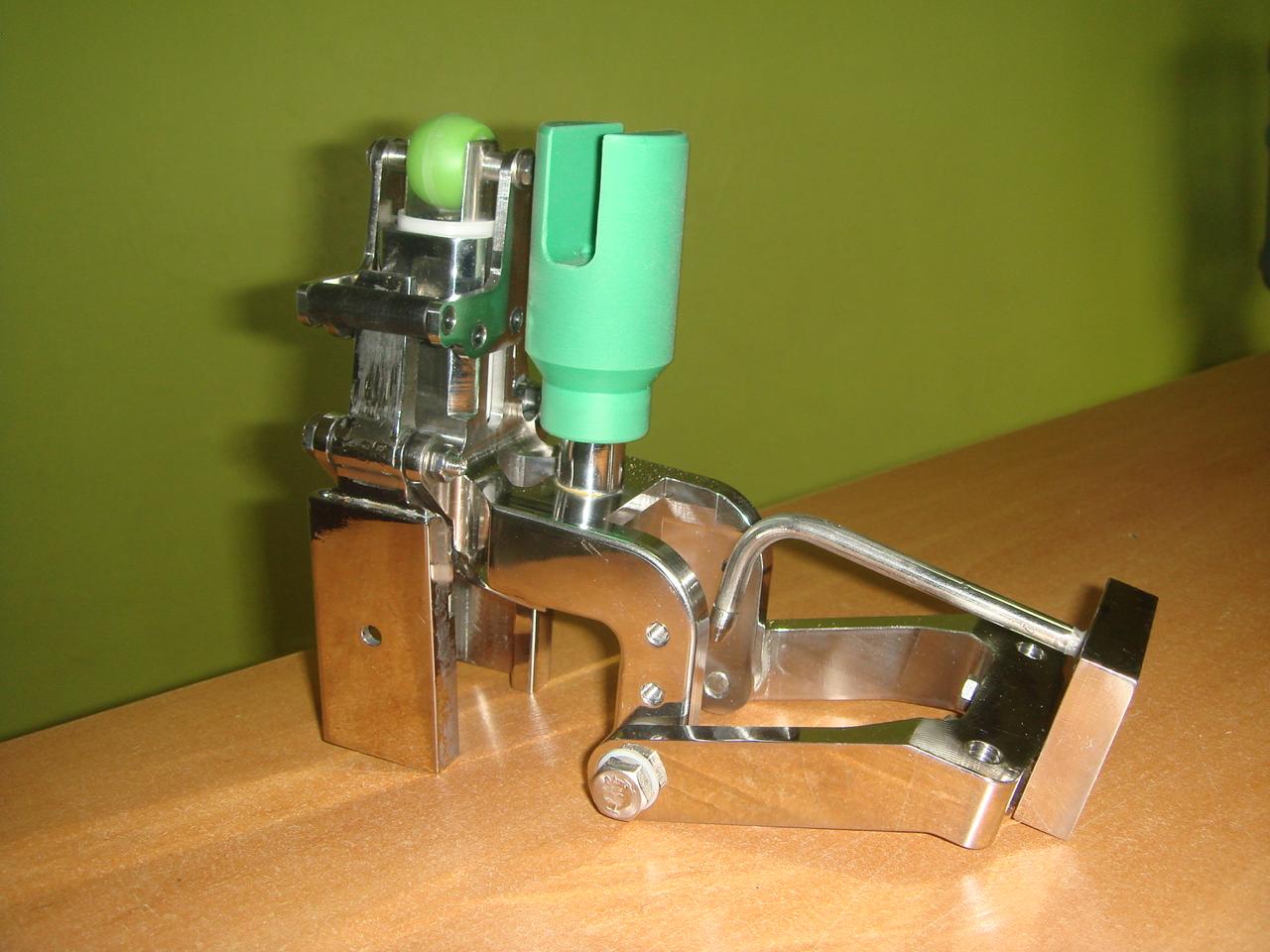 PINZA PARA LAVADOR DE BOTELLA